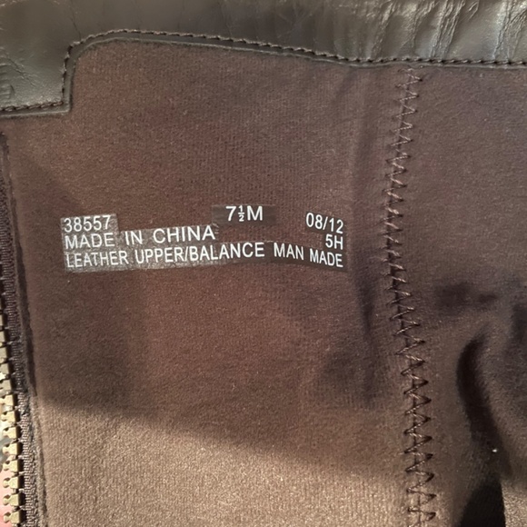 Womens boots - Picture 2 of 2